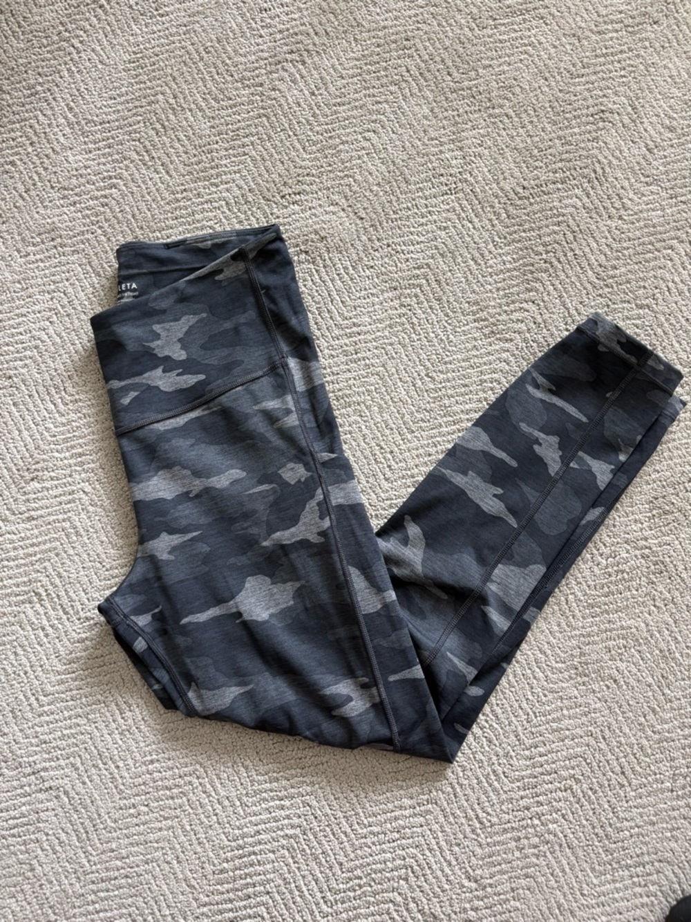 ATHLETA Ultimate Stash 7/8 Leggings Small